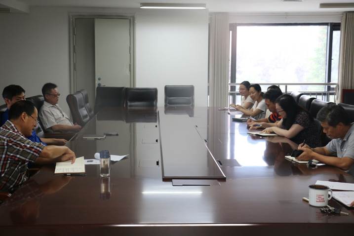 说明: e:\党支部工作\党员学习活动及考勤\2018.07.30日--中心组学习-1.jpg