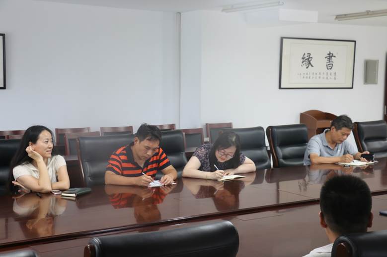 说明: e:\党支部工作\党员学习活动及考勤\2018.07.30日--中心组学习--5.jpg